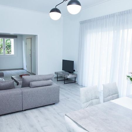 Sunny And Minimal Apt In Glyfada With 3 Bdrm Атина Екстериор снимка