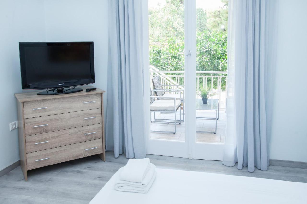 Sunny And Minimal Apt In Glyfada With 3 Bdrm Атина Екстериор снимка