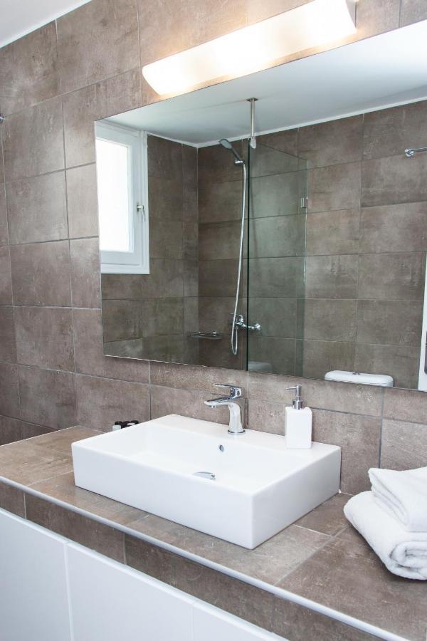 Sunny And Minimal Apt In Glyfada With 3 Bdrm Атина Екстериор снимка