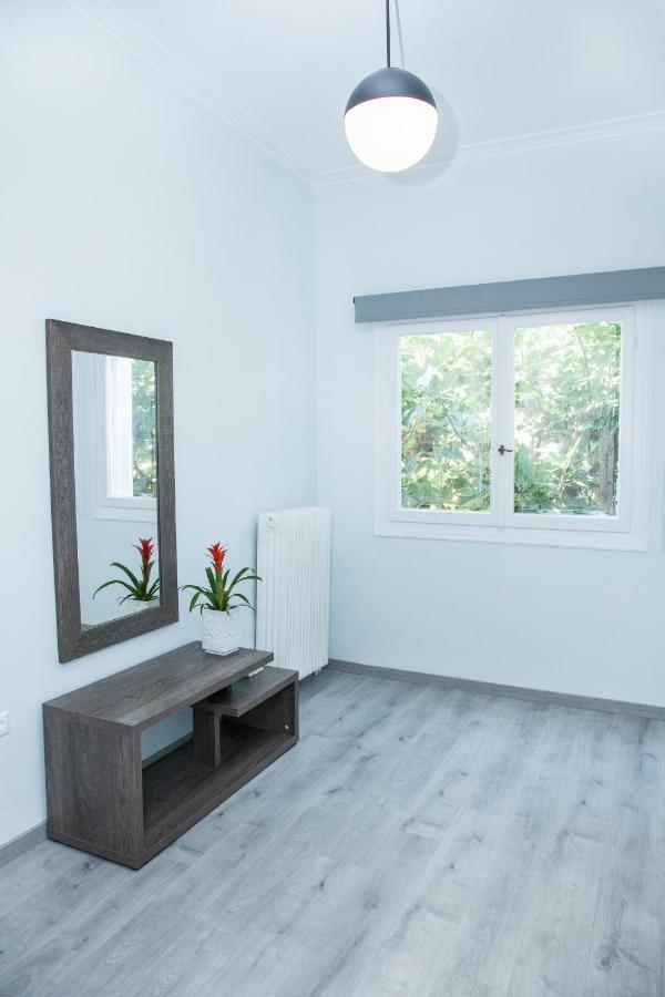 Sunny And Minimal Apt In Glyfada With 3 Bdrm Атина Екстериор снимка