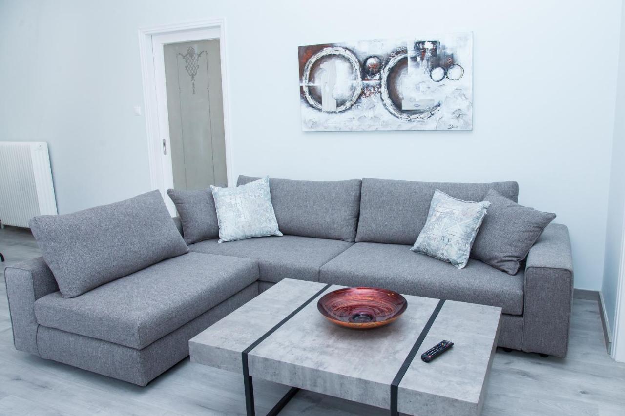Sunny And Minimal Apt In Glyfada With 3 Bdrm Атина Екстериор снимка